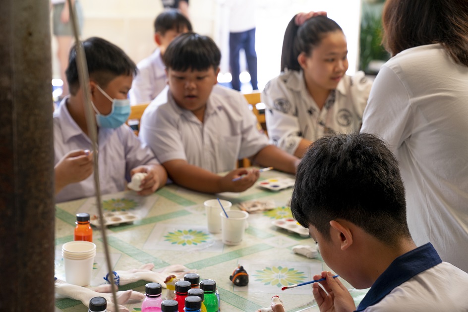 gallery navigation image